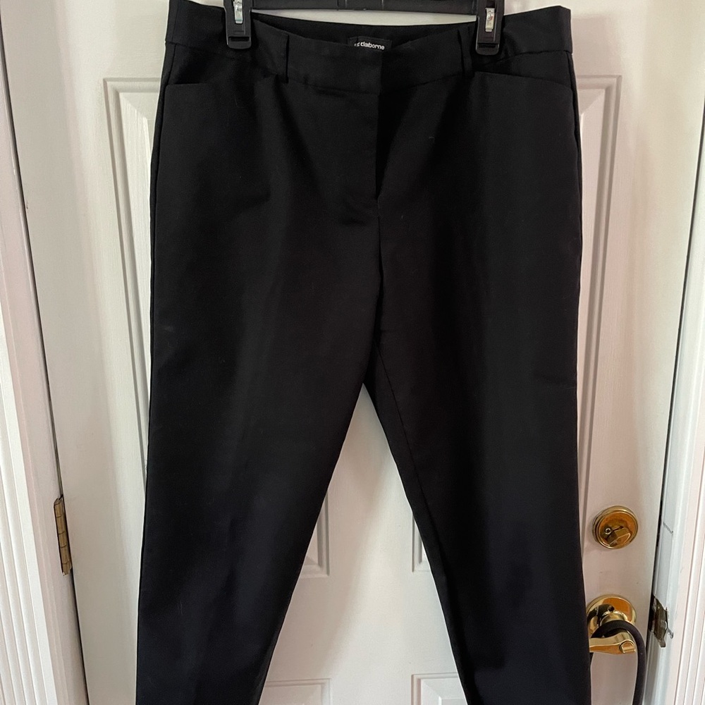 Liz Claiborne size 14 black capri